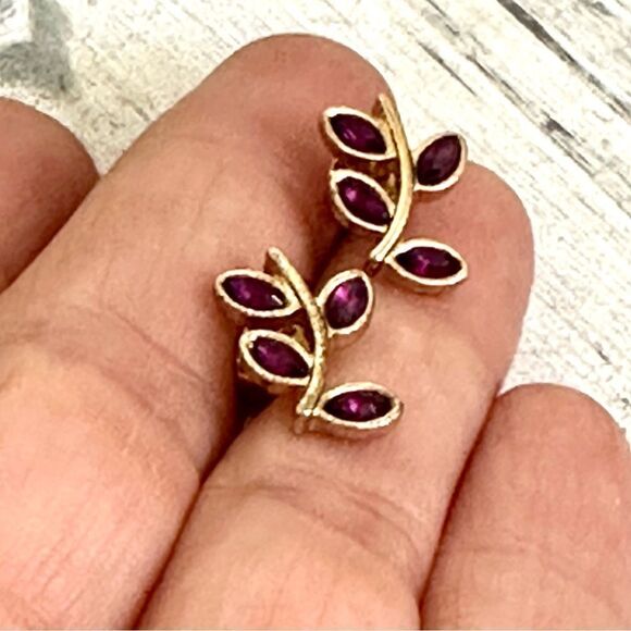 Small and dainty gold tone and purple post leaf earrings - Picture 6 of 10